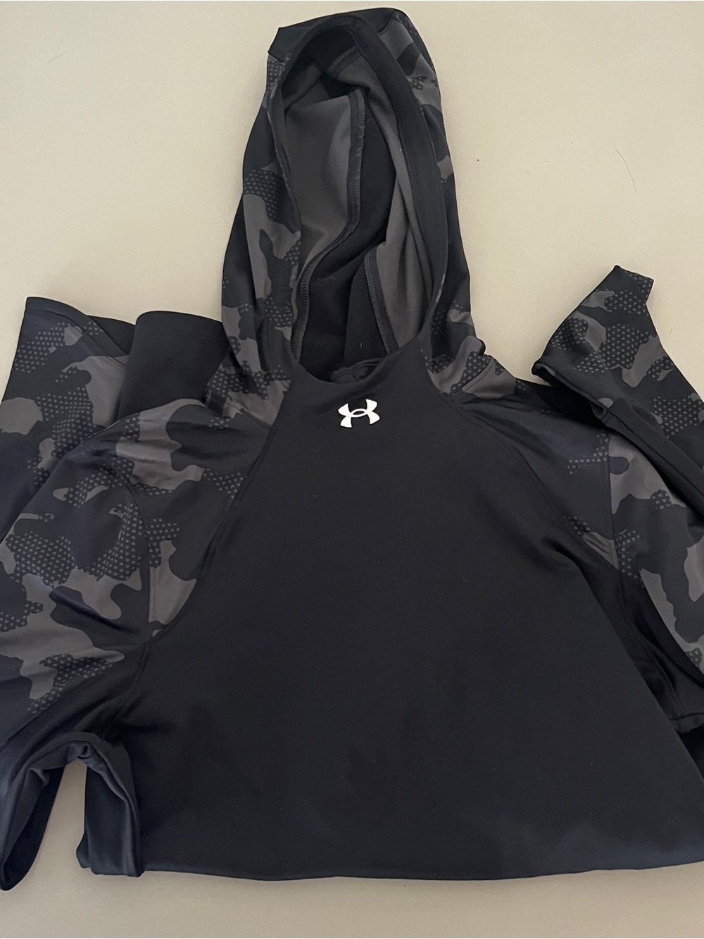 Under Armour Men’s Blacko& Gray Camo Hooded Cold Gear Hoodie